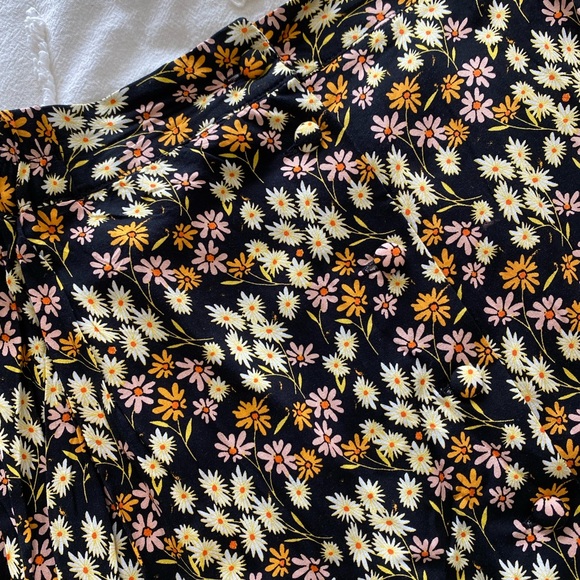 Urban Outfitters | Size: S | Mini Skirt | black with flower details | - Picture 3 of 5